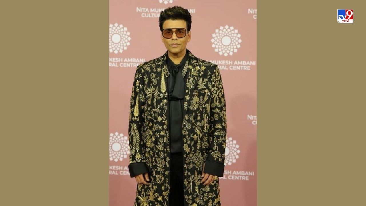 Karan Johar is also known for his distinct fashion sense.  Karan was also seen in a special dress during the event.  She was wearing a different type of sherwani.  (Photo: PTI)